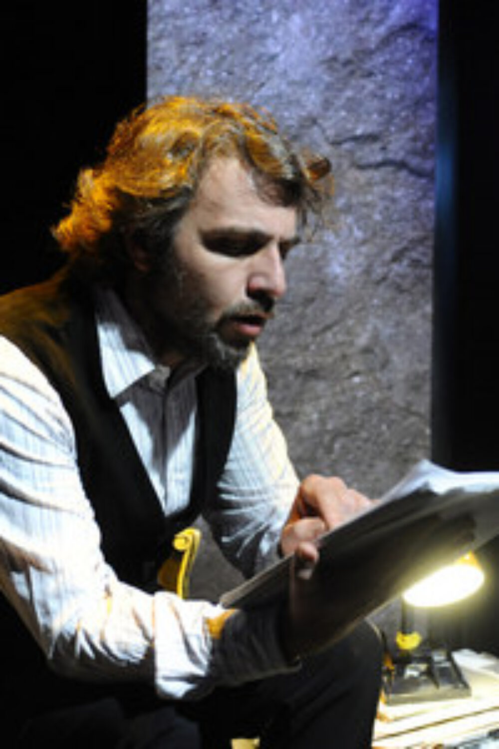 Ntostoyiefski – copyright Yiannis Velissaridis – Cover