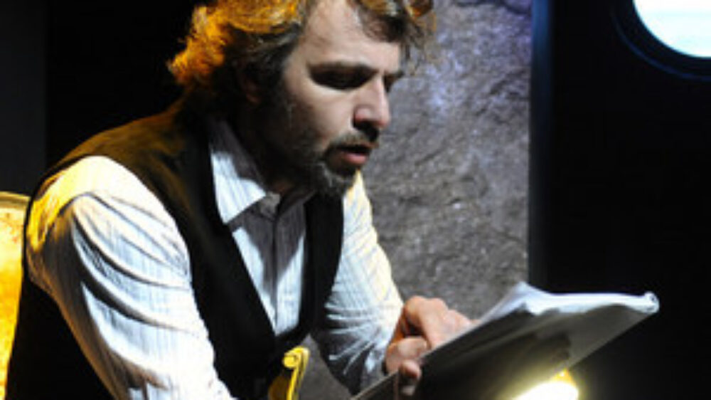 Ntostoyiefski – copyright Yiannis Velissaridis – Cover