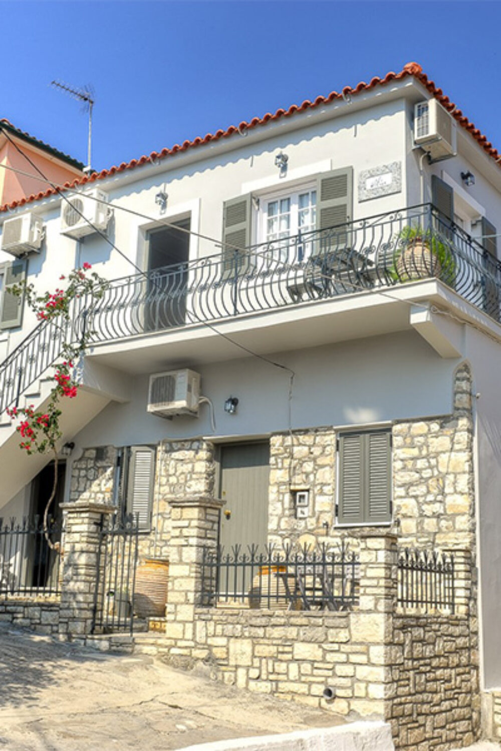 Alia house (2) – featured